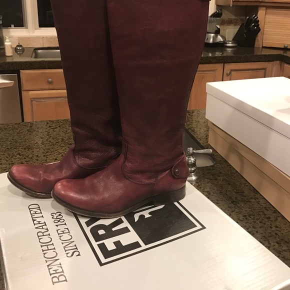 Frye Melissa Button Zip Back Boot in Wine 7.5 - Picture 3 of 4